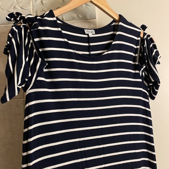 Cold shoulder casual striped black and white summer dress. Pulls over head - Picture 3 of 3